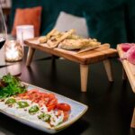 Focaccia, caprese e tagliere